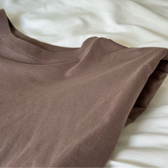 Babaton Shoulder Pad Crop Top - Picture 3 of 3